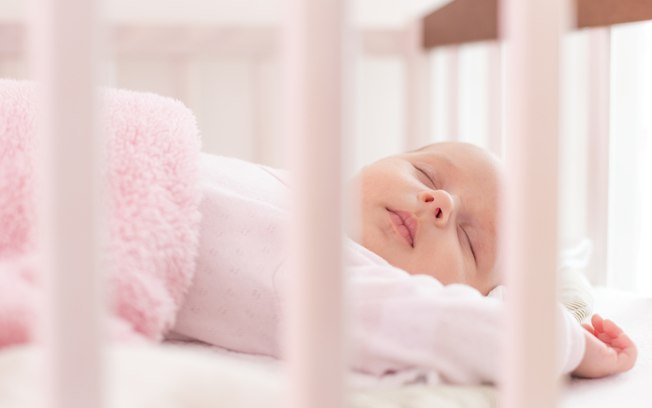 Óleos essenciais e algumas dicas e cuidados ajudam a acalmar o bebê e a criança e a garantir uma boa noite de sono