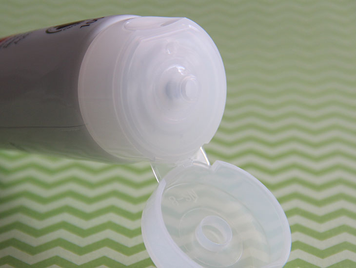 Espuma de Limpeza Carvão Detox, da RK by Kiss 2