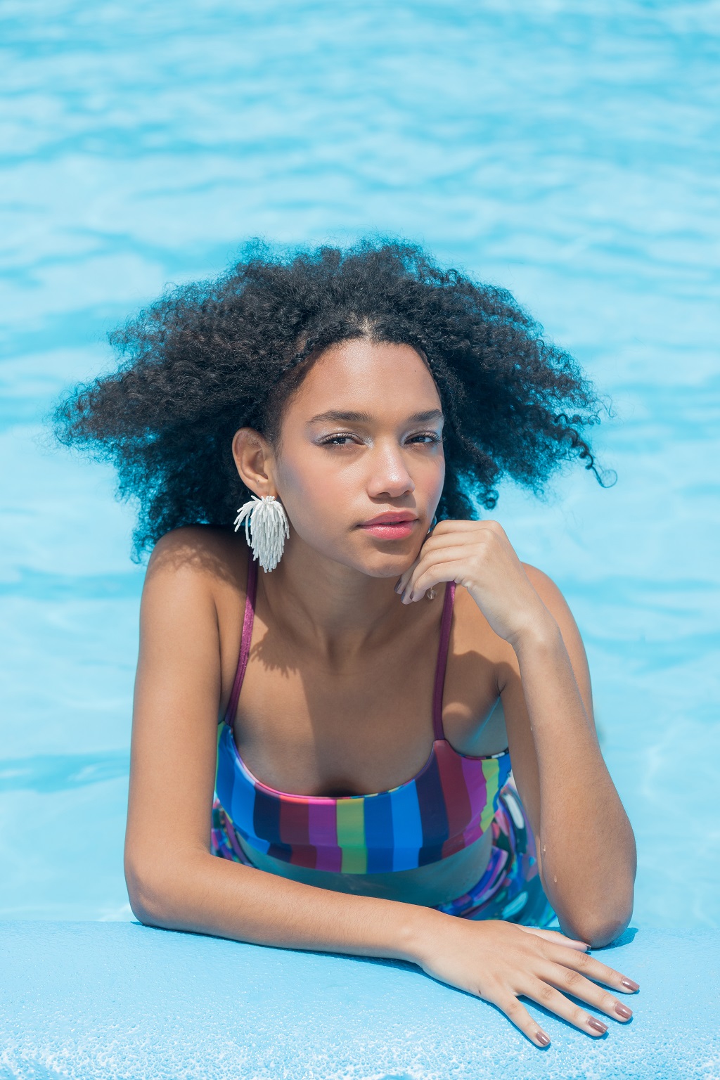 Listras, estampas coloridas, recortes e acessórios divertidos: vem ver as tendências do verão 2019 4 Foto: Divulgação.