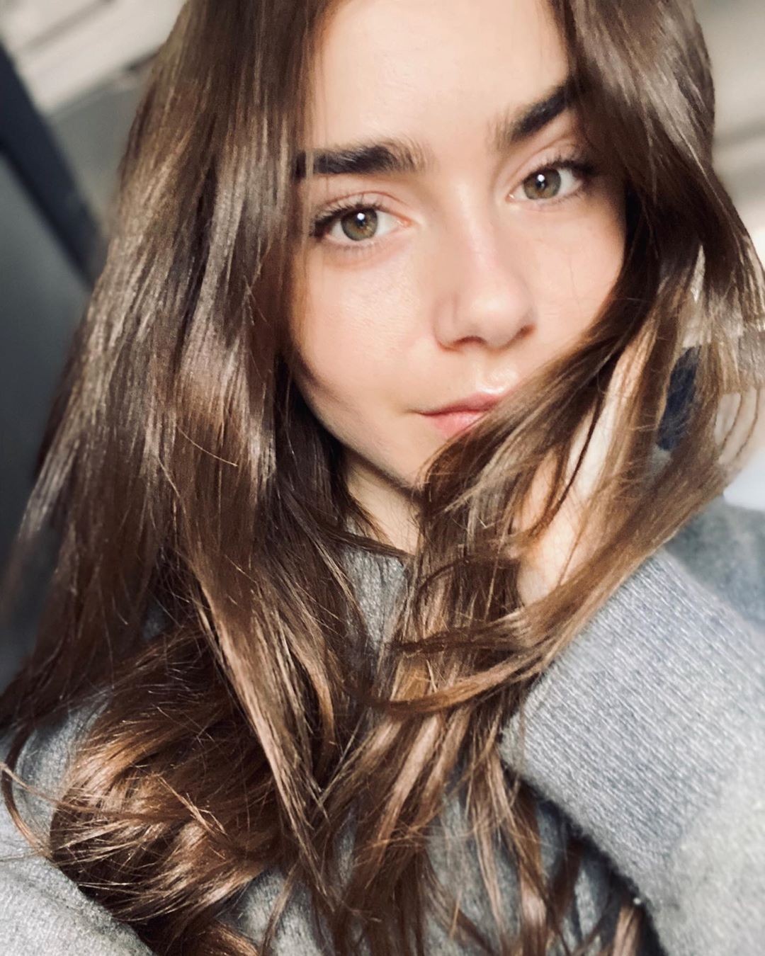 Sobrancelhas da Lilly Collins (Foto: reprodução Instagram @lillyjcollins) Sobrancelhas da Lilly Collins (Foto: reprodução Instagram @lillyjcollins)
