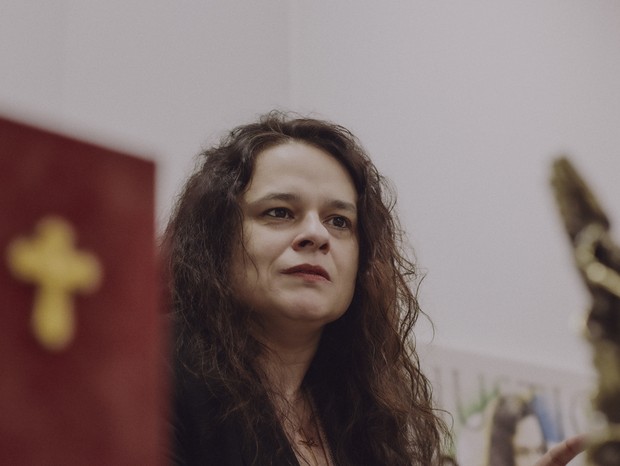 Este é o segundo encontro da deputada estadual com Marie Claire. Em março de 2019, prestes a assumir seu primeiro mandato, ela nos recebeu no escritório de advocacia que dividia com duas irmãs. Na época, falou do impeachment de Dilma Rousseff (Foto: Carine Wallauer) Este é o segundo encontro da deputada estadual com Marie Claire. Em março de 2019, prestes a assumir seu primeiro mandato, ela nos recebeu no escritório de advocacia que dividia com duas irmãs. Na época, falou do impeachment de Dilma Rousseff (Foto: Carine Wallauer)