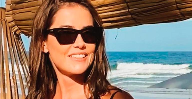 Carinha e corpo de 20! Atriz abalou estruturas ao curtir dia de praia na Bahia; veja