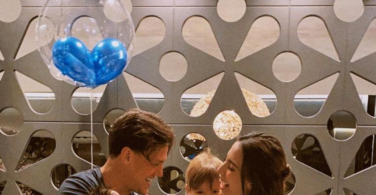 Gabi Brandt e Saulo Poncio celebram primeiro mês de vida de Henri: ''Deus é maravilhoso'' 2 Casal organiza festa intimista para comemorar primeiro mêsversário do filho mais novo