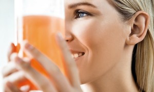 As misturas funcionais nunca estiveram tão  alta quanto agora. Mas antes de pensar  aderir à da, vale saber mais para não cultivar falsas expectativas. Conheça melhor os sucos que misturam frutas, verduras e temperos.