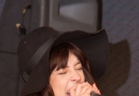 Sophia Abrahão ensaiou com a banda Suricato para uma apresentação especial no Réveillon de Copacabana, no Rio de Janeiro