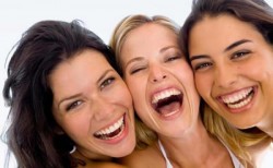 gargalhar-com-os-amigos-tem-mesmo-beneficio-quimico-dos-exercicios1353092185