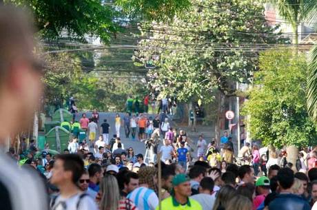 vila madalena Assédio masculino afasta mulheres do Carnaval de rua 