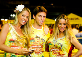 Camarote Skol reúne famosos no Dia do Fico  Florianópolis