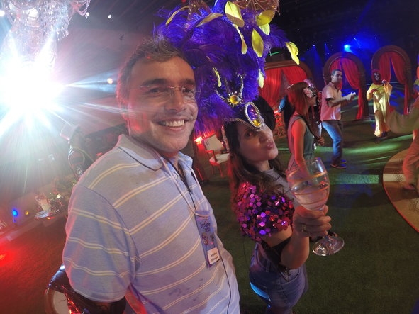 Eu fazendo pose com o querido Jorge Brasil, da editora Caras