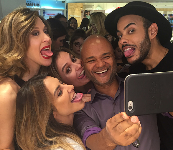 Lançamento: linha de make de Alê de Souza, queridinho das celebs, para a Océane! 2 Olha eleeee no lançamento com Hugo Gloss e mais amigas-clientes-estrelas, Cléo Pires, Claudia Raia e Monica Iozzi