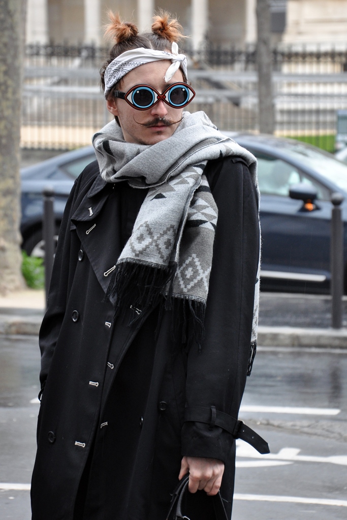 Óculos estranhos que Kendall Jenner usa