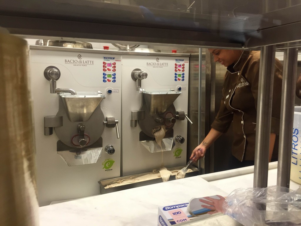 Gelato para todos os gostos 2 Todos os gelatos são produzidos no laboratório da loja