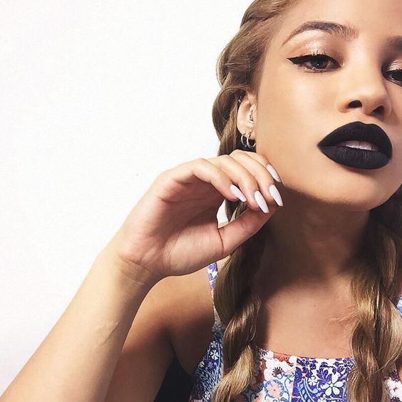 maquiagem com batom preto