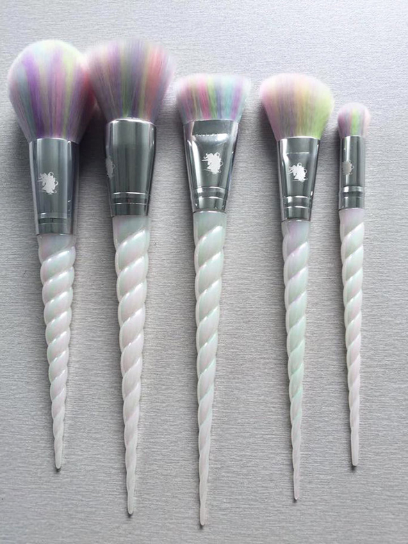 091916-unicorn-brushes-lead