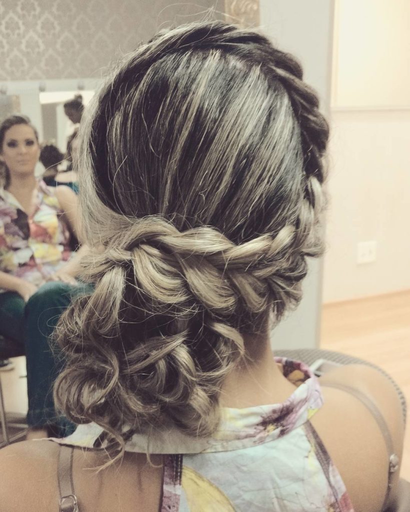 Trança lateral: um penteado democrático e encantador para qualquer ocasião 5 Foto: Reprodução / Di Santos Cabeleireira