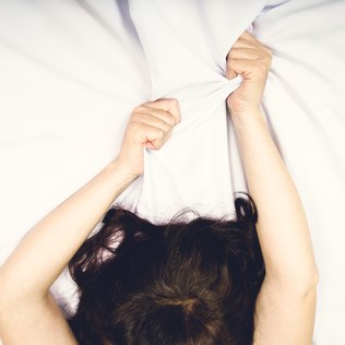 Fato de mulheres gozarem menos pode ter ligação com fatores sociais e biológicos