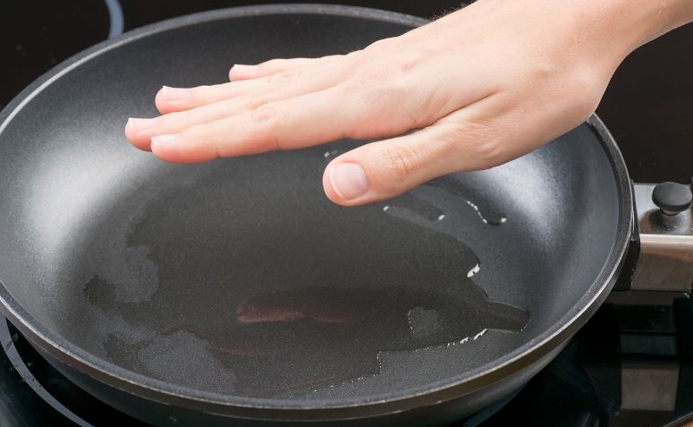 4 dicas para descobrir se o óleo está quente para fritar 3