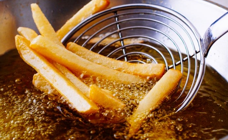 4 dicas para descobrir se o óleo está quente para fritar 1