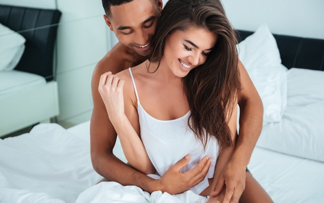 Ménage, sexo no banheiro e maratona de sexo durante um dia inteiro são experiências interessantes quando se tem 20 anos