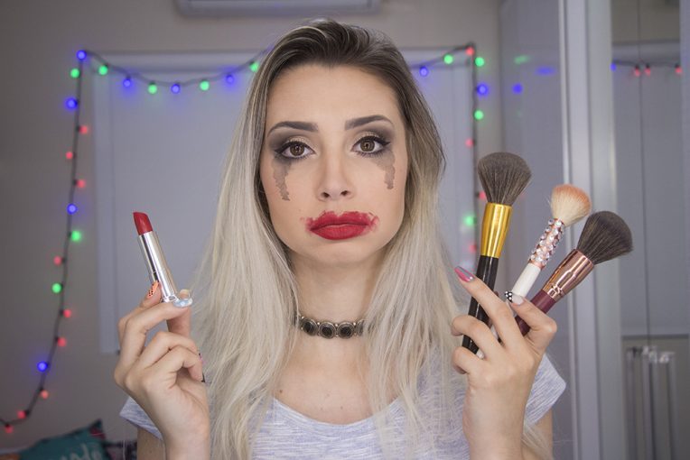 10 SITUAÇÕES QUE AS GAROTAS ODEIAM NA MAQUIAGEM E COMO EVITÁ-LAS 1