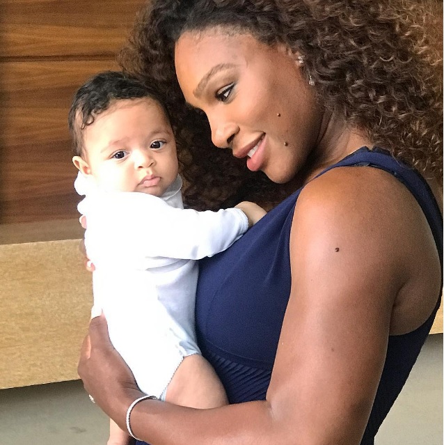 Tenista Serena Williams conta sobre complicações no parto e incentiva mulheres negras a compartilhar histórias 2 A tenista e a filha, Alexis Olympia Ohanian (Crédito: Instagram)
