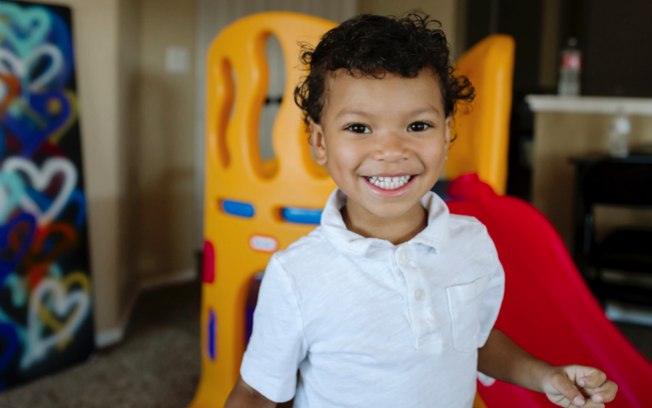 Alex%2C 3 anos%2C é uma criança alegre e divertida%2C conta a mãe