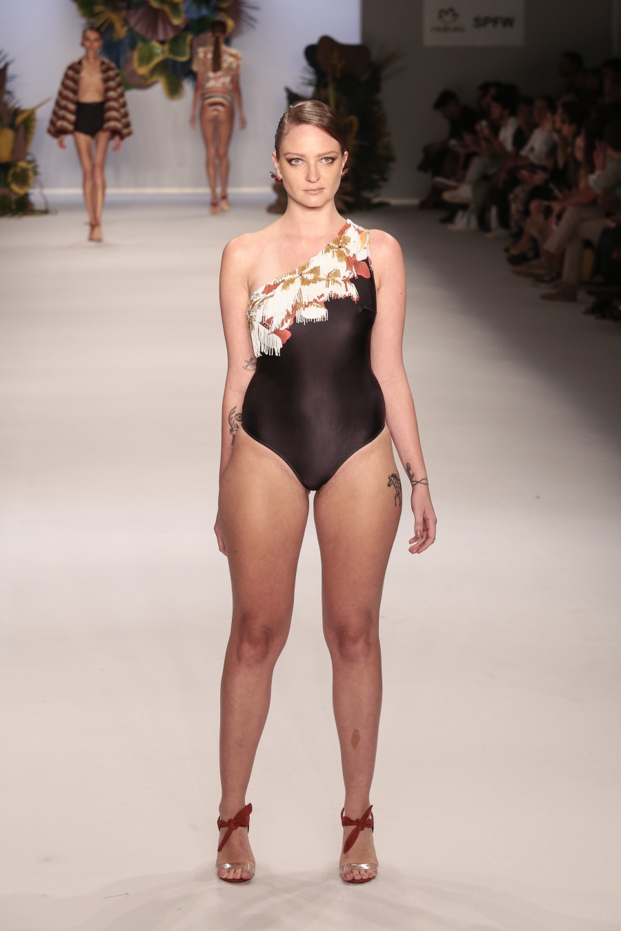 Água de Coco + Anitta dão o start no SPFW45! 9