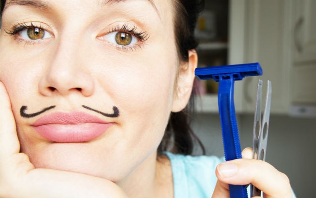 Jovem usou um creme depilatório barato para depilar o buço e teve uma reação alérgica forte